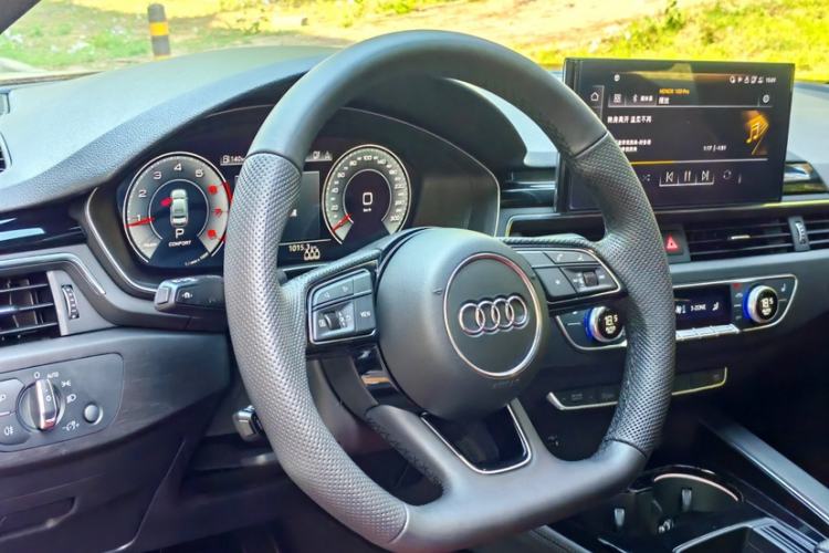 Used Audi A4L 2024 40 TFSI Luxury Dynamic Edition (Starry Night Version) Steering Wheel