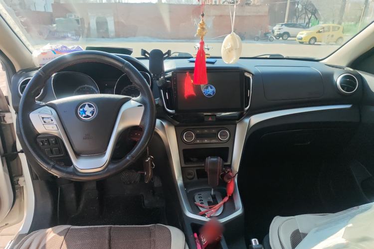 Used Venucia T70 2015 2.0L CVT Smart Edition
