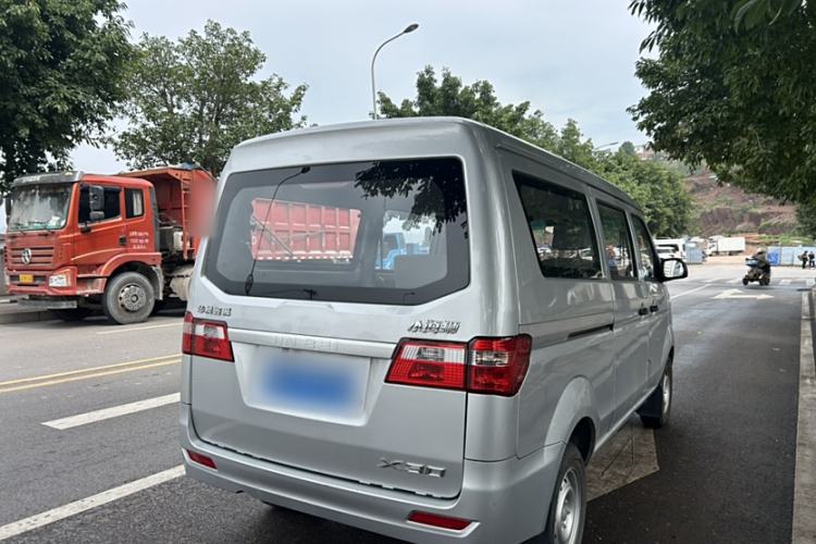 Used Jinbei Hiace X30 2023 1.5L Super-Comfortable Passenger Van 5/6/7-Seater Non-Air-Conditioned Version Model SWC15M