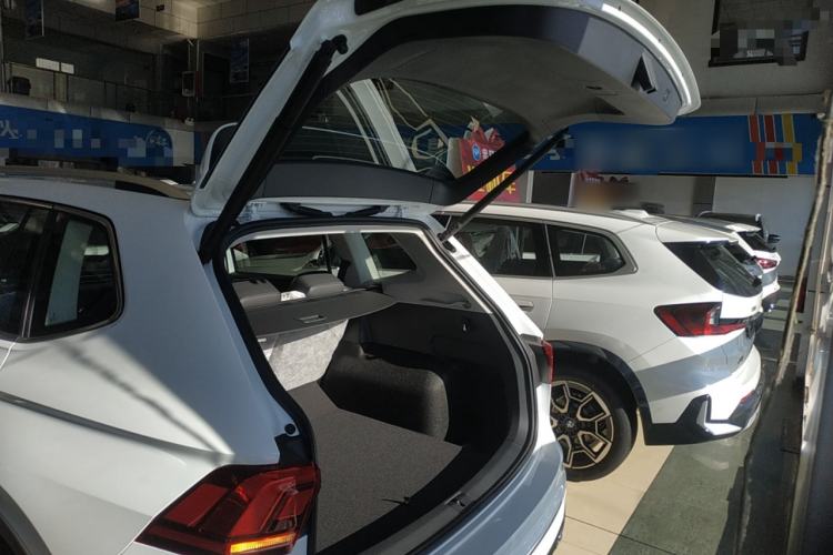 Used Volkswagen Tiguan L 2024 Outstanding Model 330TSI Automatic Two-Wheel Drive R-Line Dragon Glory Edition
