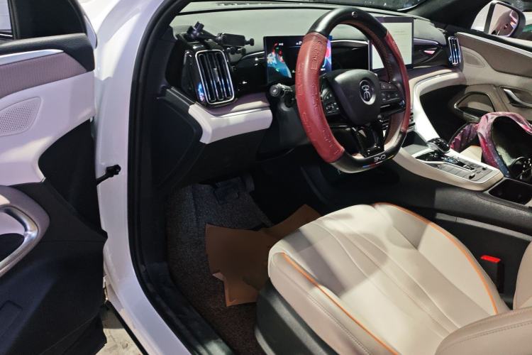 Used BYD Song Pro New Energy 2024 HONOR Edition DM-i 71KM Navigation Model Driver Seat