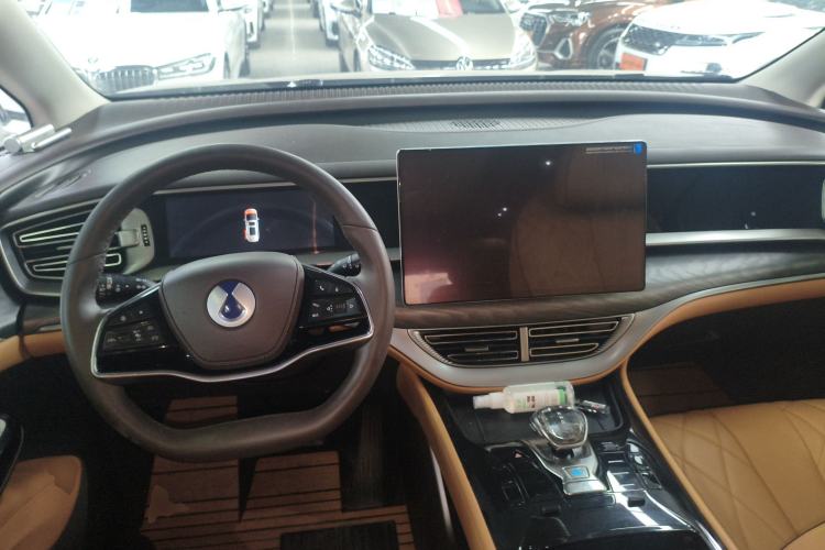 Used Denza D9 2024 DM-i 980 Four-Wheel Drive Prestige Model Center Console