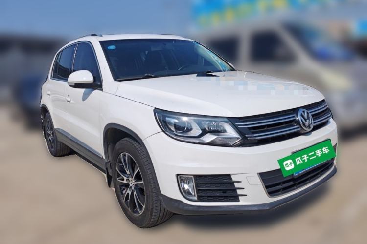 Used Volkswagen Tiguan 2013 1.8 TSI Automatic All-Wheel Drive Luxury Model Front Right 45 Deg
