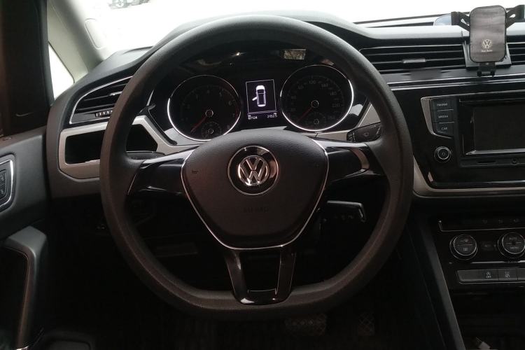 Used Volkswagen Touran 2016 Volkswagen Touran L 280TSI DSG Comfort Edition Steering Wheel