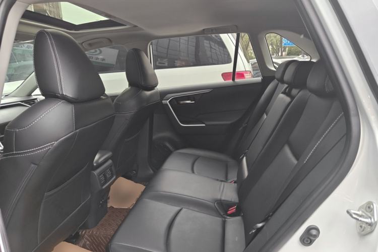 Used Toyota RAV4 2022 2.0L CVT Two-Wheel Drive Fashion Edition Left Rear Seat