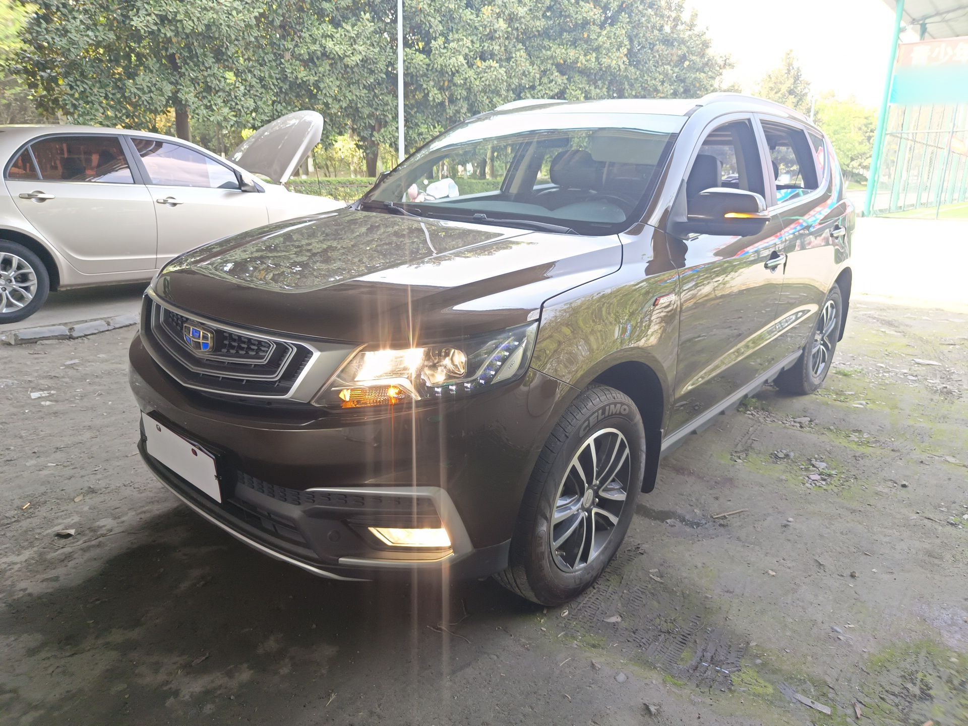 Под передней частью автомобиля