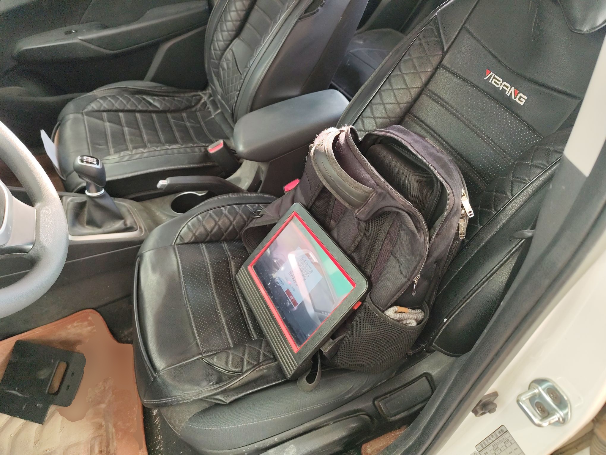 Переднее сиденье в автомобиле