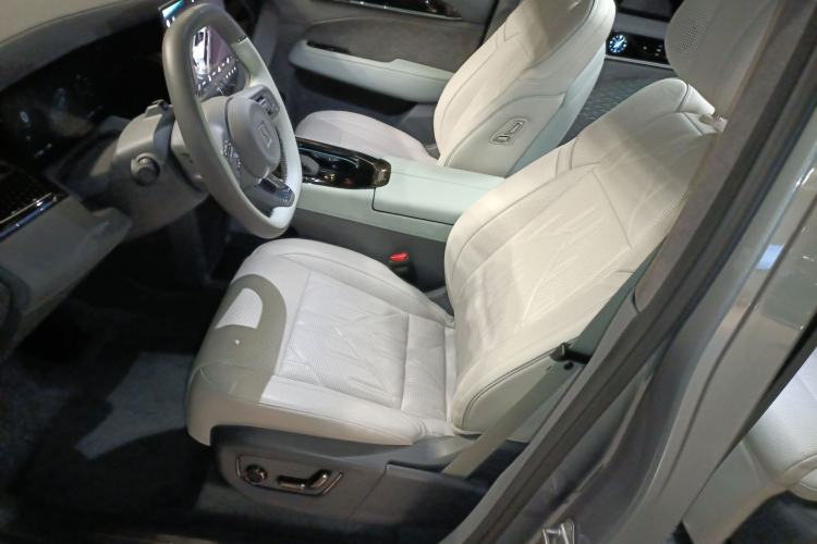 Used Zeekr 009 2024 7-Seater Walk-Through Version Four-Wheel Drive 108 kWh