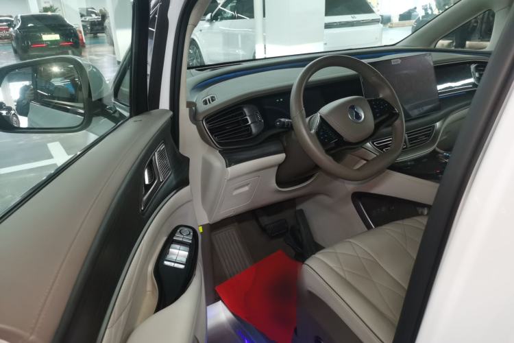 Used Denza D9 2022 DM-i 970 Four-Wheel Drive Flagship Model
