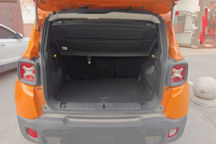 Used Jeep Renegade 2018 Connected Large Screen Version 180T Automatic High-Energy Edition Trunk