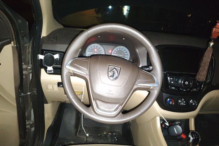 Used Baojun 730 2014 1.5L manual Comfort version 7 seats
