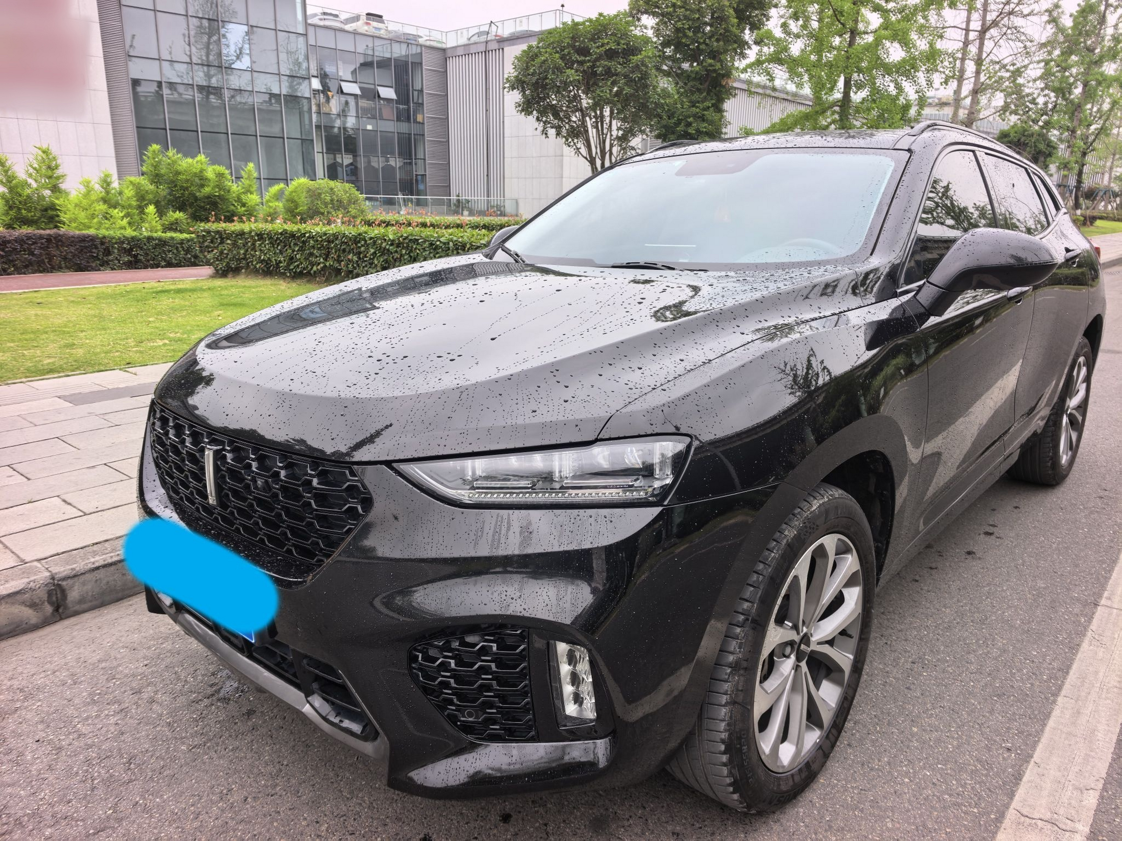 Под передней частью автомобиля