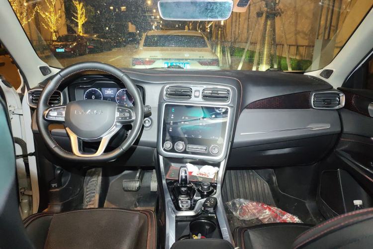 Used Lynk & Co 01 2017 2.0T Four-Wheel Drive Pro Edition Center Console