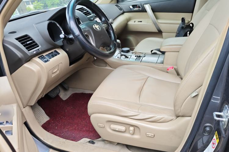 Used Toyota Highlander 2009 2.7L Two-Wheel Drive 7-Seater Luxury Edition Left Front Seat