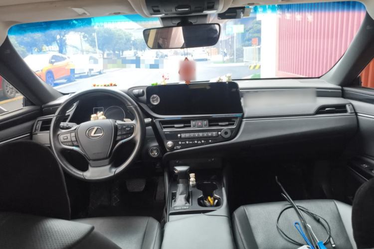 Used Lexus ES 2023 200 Excellence Edition
