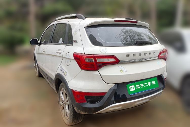 Used BAIC Senova X25 2015 1.5L manual Comfort trim level Exterior 3