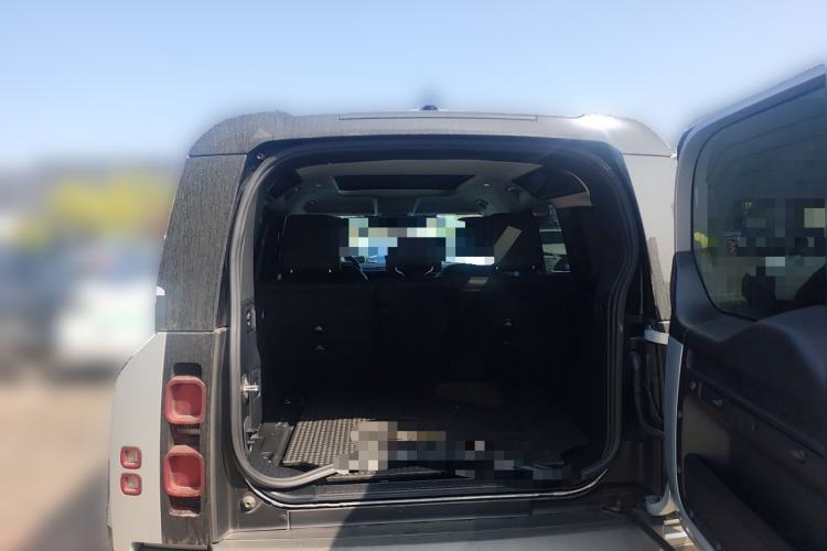 Used Land Rover Defender 2022 110 P400 X-DYNAMIC HSE Trunk