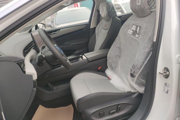 Used Volkswagen ID.7 VIZZION 2024 AIR model Left Front Seat