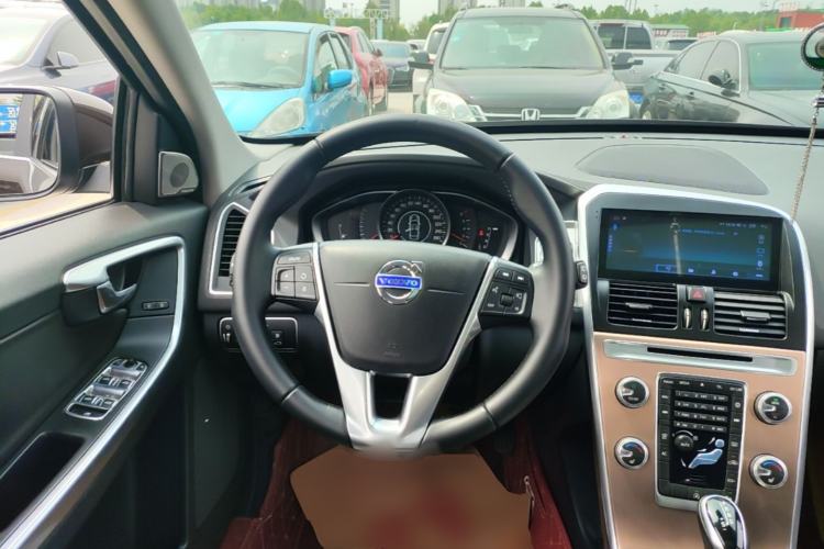 Used Volvo XC60 2017 T5 Smart Upgrade Edition Steering Wheel