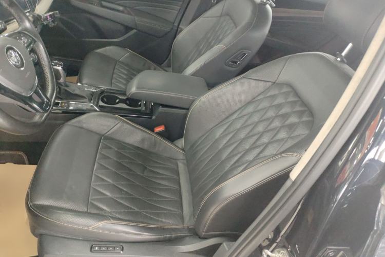 Used Volkswagen Passat 2019 330TSI Luxury Edition China VI Standard
