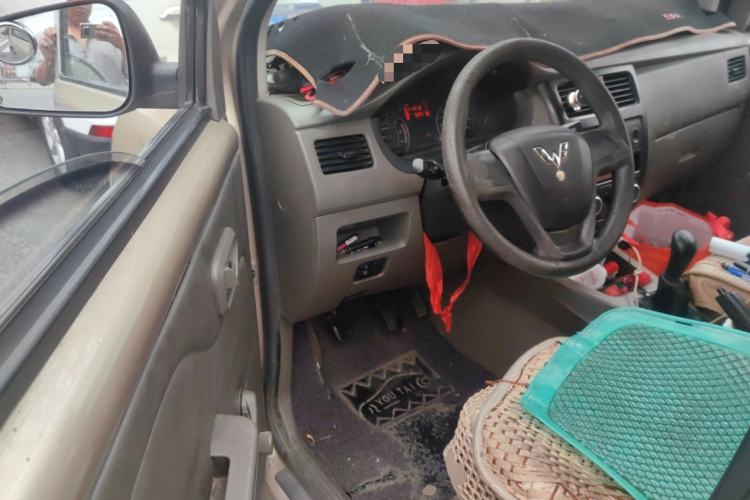 Used Wuling Rongguang V 2016 1.5L Practical Version Driver Seat