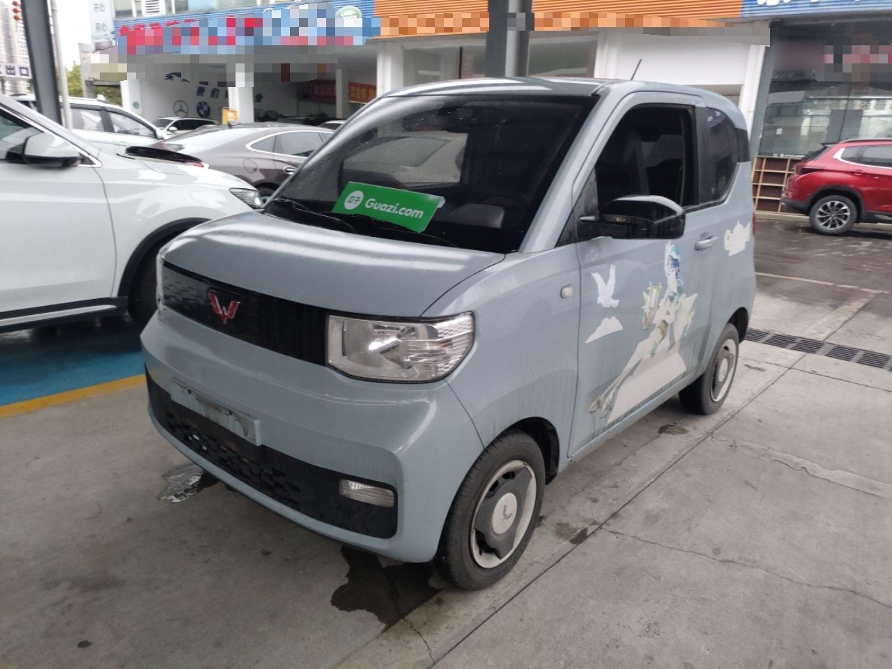 Под передней частью автомобиля