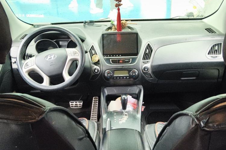 Used Hyundai ix35 2012 2.4L Automatic Two-Wheel Drive Prestige Edition GLS Center Console