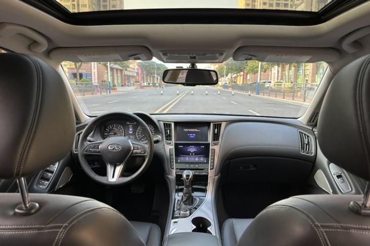 Used Infiniti Q50L 2018 2.0T Enjoyment Version China VI Standard
