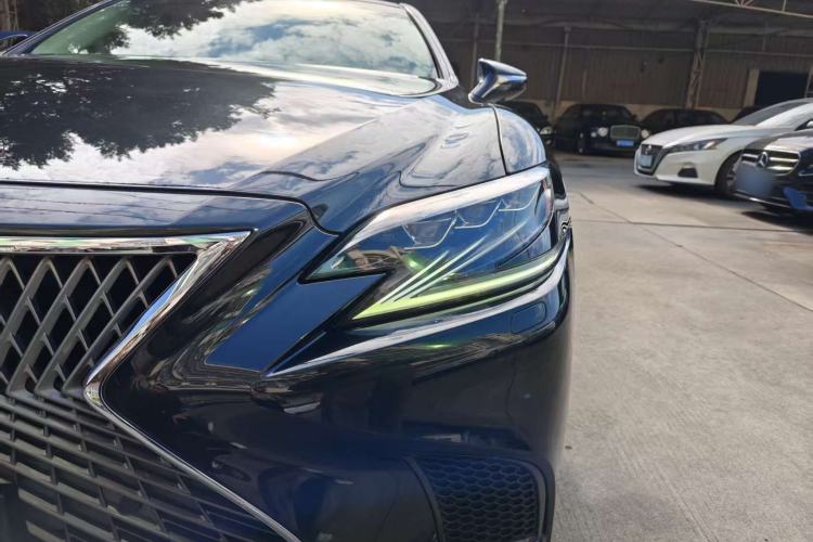 Used Lexus LS 2018 500h Excellence Edition China VI standard