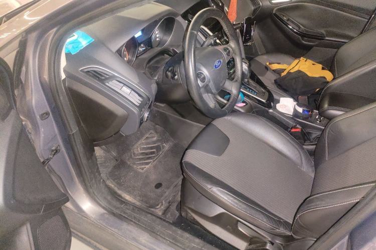 Used Ford Focus 2012 Sedan 1.6L Automatic Fashion Edition Driver Seat