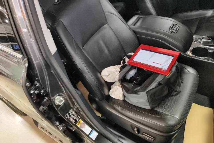 Used Toyota Highlander 2015 2.0T Four-Wheel Drive Luxury Edition 7-Seater Right Front Seat