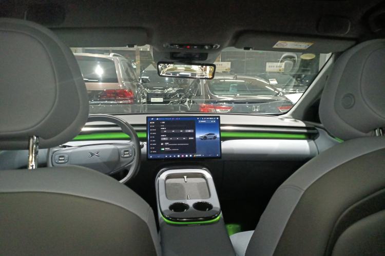 Used XPeng G7 2025 Model—702 Ultra Long Range Center Console