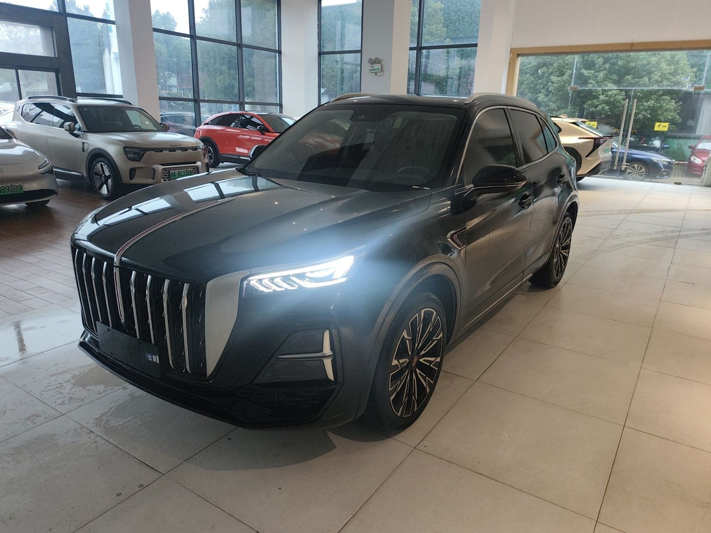 Под передней частью автомобиля