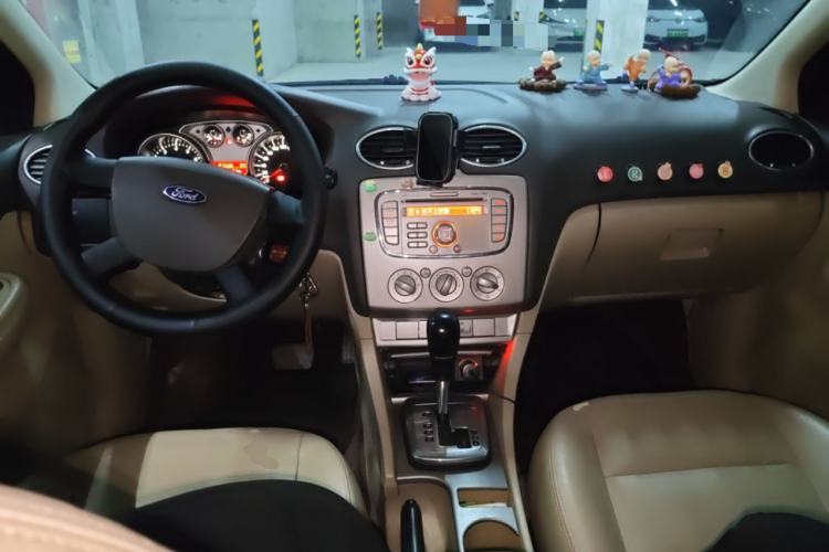 Used Ford Focus 2012 Hatchback Classic 1.8L Automatic Fashion Edition
