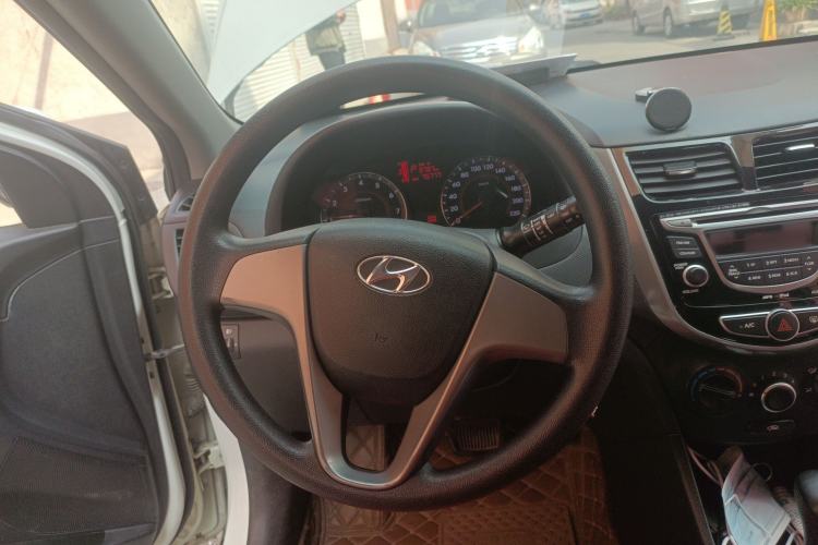 Used Hyundai Verna Ray 2016 1.4L Automatic Leading-Edge GLX
