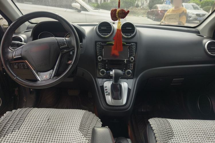 Used Haval H6 2013 Upgraded Model 2.4L Automatic Two-Wheel Drive Elite Version Center Console