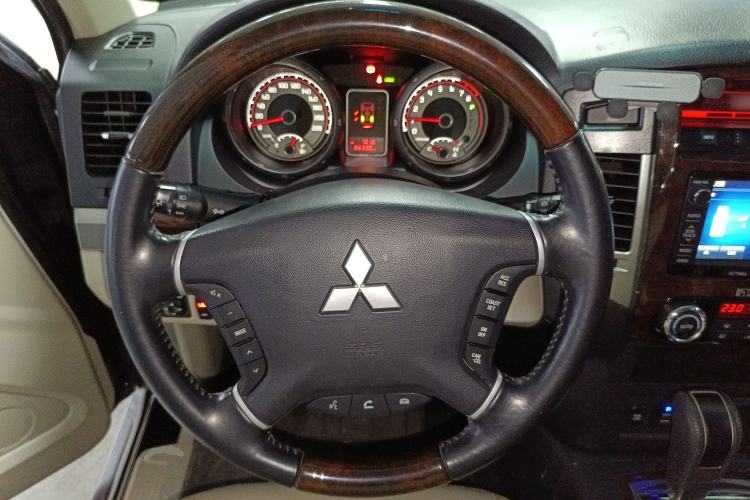 Used Mitsubishi Pajero  Steering Wheel