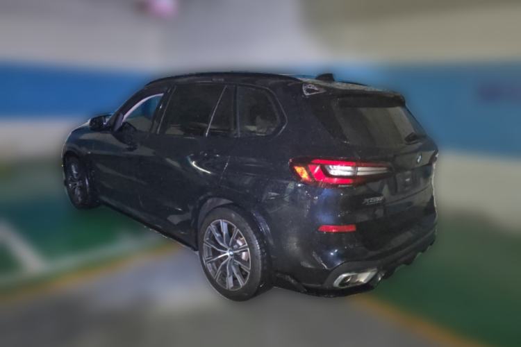 Used BMW X5 2022 xDrive 30Li Luxury M Sport Package Rear Left 45 Deg