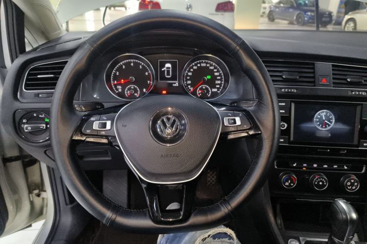 Used Volkswagen Golf 2018 230TSI Automatic Luxury Version