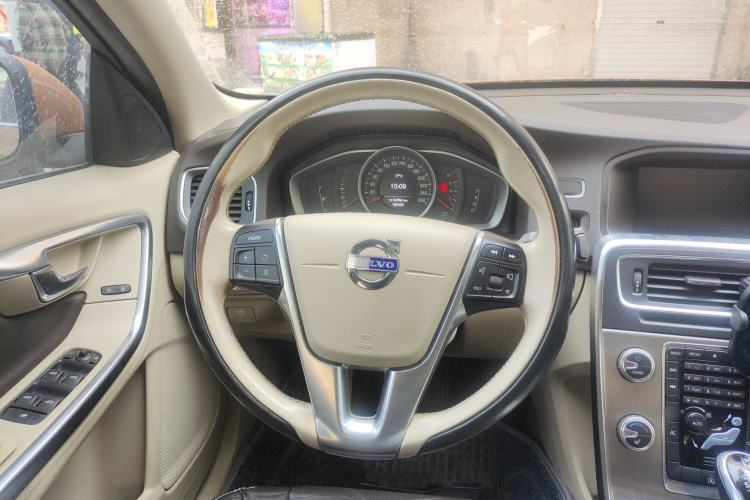 Used Volvo S60 2014 S60L 2.0T Zhiyuan Edition
