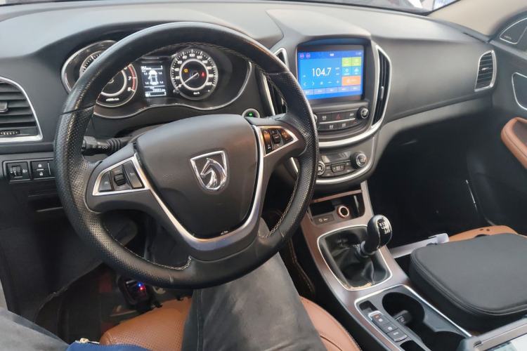 Used Baojun 560 2017 Rhythmic Edition 1.5T Manual Enjoyment Model
