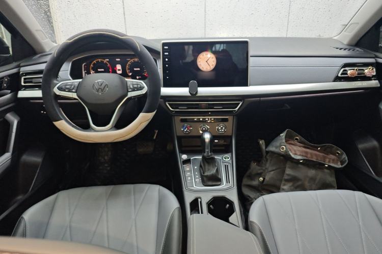 Used Volkswagen Lavida 2023 1.5L Automatic 5 Million Edition Center Console