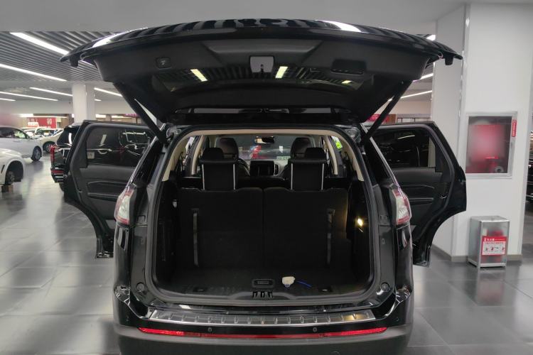 Used Ford Edge 2015 2.0T GTDi Two-Wheel-Drive High-Line Version
