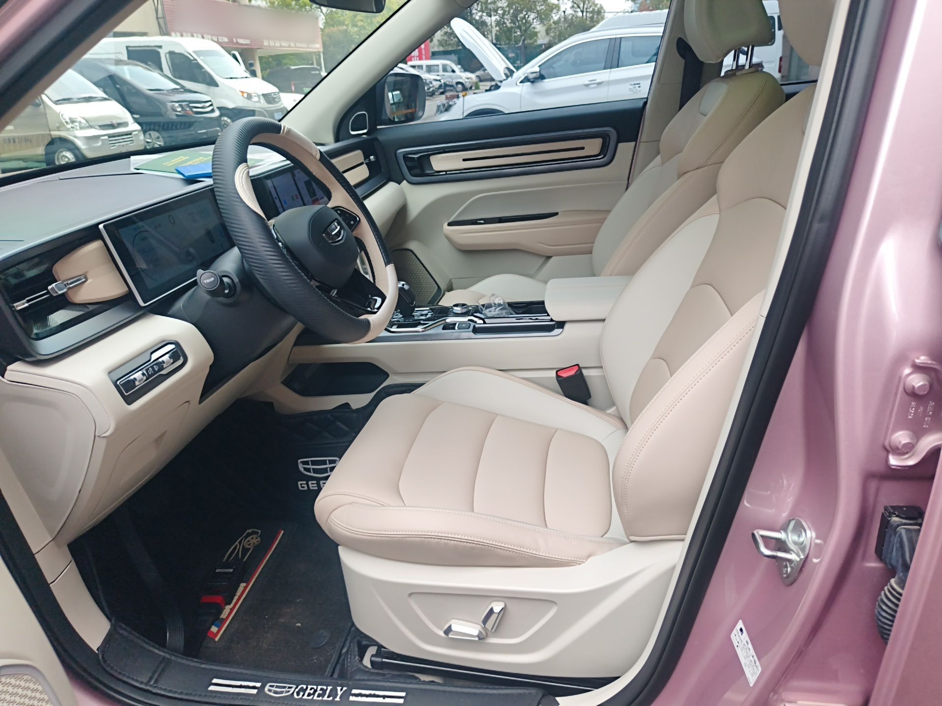 المقاعد الأمامية داخل السيارة