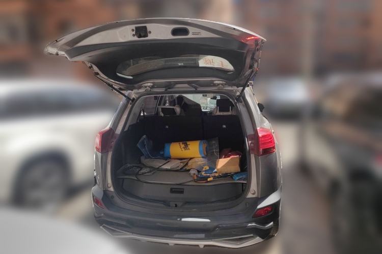 Used Toyota RAV4 2015 2.0L CVT Two-Wheel Drive Fashion Edition Trunk