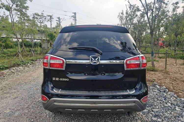 Used JMC Yusheng S350 2014 2.4T Automatic 2WD Diesel Luxury Version with Sunroof 5 Seats
