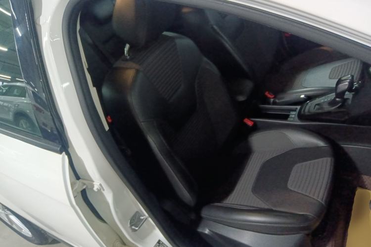 Used Ford Focus 2018 Hatchback Classic 1.6L Automatic Trendy SmartDrive Edition
