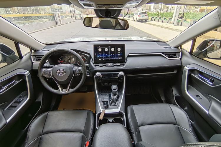 Used Toyota Wildlander 2020 2.0L CVT 4x4 Luxury Edition Interior 3