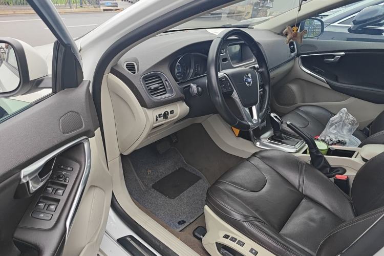 Used Volvo V40 2016 T3 Zhiyi Edition