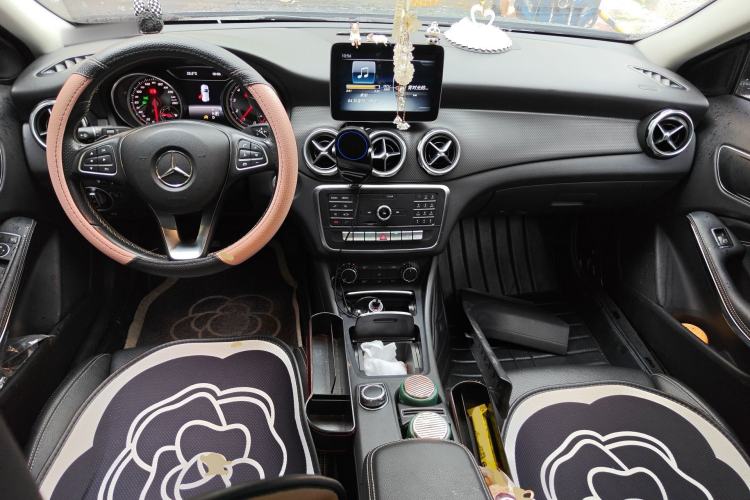 Used Mercedes-Benz GLA 2017 GLA 200 Sport Edition Center Console